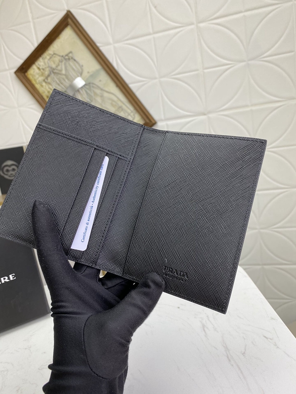 プラダ財布コピー角部分ディテール